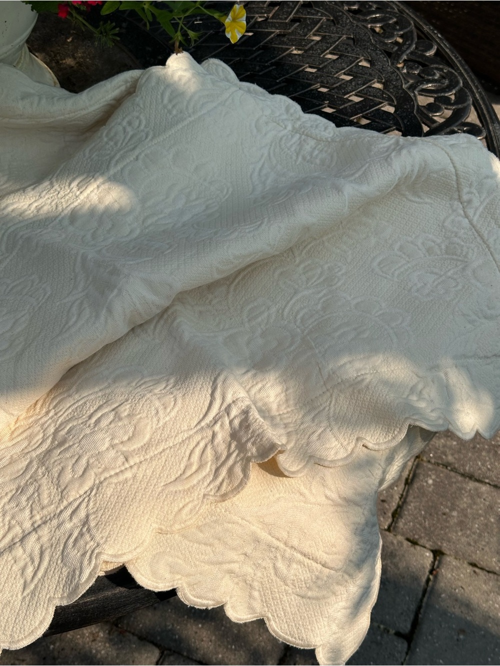 Pair Ivory Matelasse Pillow Shams Scalloped Portugal Cottage Farmhouse Queen